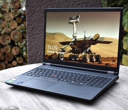 Examiné : Lenovo ThinkPad P16 G1, fourni par Lenovo.
