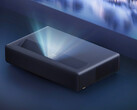 Le Xiaomi Laser Cinema 2 est livré avec une télécommande et des haut-parleurs doubles de 15 W. (Image source : Xiaomi)