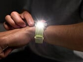 La Venu 4 est dotée d'une lampe de poche LED intégrée, contrairement à de nombreuses autres smartwatches Garmin axées sur le sport. (Source de l'image : Garmin)
