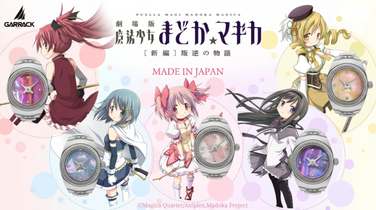 Cinq montres-bagues Puella Magi Madoka Magica présentent des cadrans réalisés à la main et incrustés de nacre irisée, inspirés des Soul Gems de l'anime.