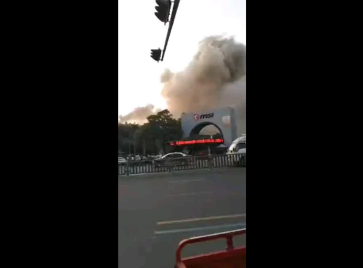 Un plan de la vidéo de l'incendie de l'usine Bao'an. (Source : Reddit via Anandtech)