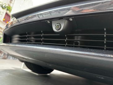 La rondelle de la caméra du pare-chocs avant de la Model 3 2026 est différente de celle de la Model Y et le kit ne peut pas être installé sur les Model 3 existantes. (Source de l'image : millepun/X)