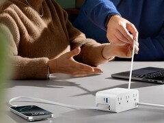 La station de charge Anker Nano (7-en-1, 100W) est désormais disponible en blanc (photo). (Source : Anker)