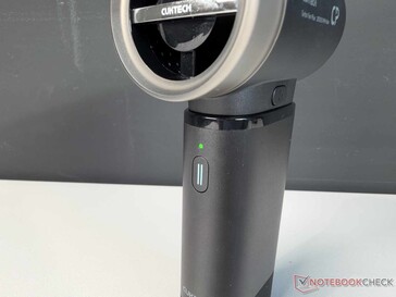 Les deux boutons et la LED indiquant le niveau de la batterie