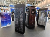 Boîtier Cooler Master i100 Air abritant un GPU Intel ARC Battlemage et la carte mère mini-ITX MCIO de Maxsun