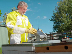 Surveillance à distance d'une ruche via la connexion Starlink IoT. (Source de l'image : OneNZ/YT)