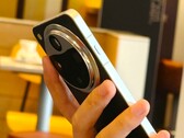 De nouvelles images comparent l'Oppo Find X8 Ultra à l'iPhone 16 Pro et Pro Max Apple (Image source : Weibo)