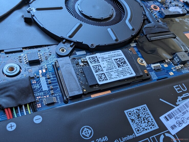 Le système prend en charge un seul disque M.2 PCIe4 x4 d'une longueur maximale de 42 mm