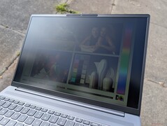 A l'extérieur, sous la lumière du soleil