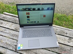 Lenovo V17 G2 ITL, unité de test fournie par NBB.com (notebooksbilliger.de)