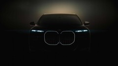 La grande calandre lumineuse en forme de rein est peut-être l&#039;élément de design le plus distinctif de la nouvelle BMW i7 (Image : BMW)