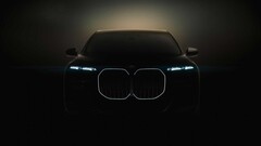 La grande calandre lumineuse en forme de rein est peut-être l'élément de design le plus distinctif de la nouvelle BMW i7 (Image : BMW)