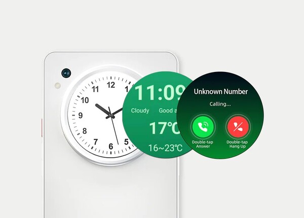 L'écran couleur au dos peut être utilisé pour afficher les notifications et comme viseur pour l'appareil photo.