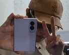 J-Hope, membre du groupe BTS, a déjà été aperçu tenant le Samsung Galaxy Z Fold8 devant la caméra.