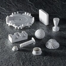 Échantillons de pièces imprimées avec l'alumine 4N (Source d'image : Formlabs)