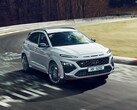 Le Hyundai Kona N, SUV performant, sur un circuit de course. (Source de l'image : Hyundai)