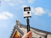 L'Insta360 GO 3 est une caméra d'action polyvalente qui prend en charge différents accessoires. (Source de l'image : Insta360)
