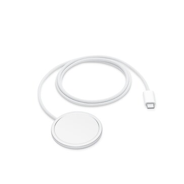 Le nouveau chargeur Qi2 25W MagSafe permet de recharger les téléphones iPhone 17 à 50 % de leur batterie en 30 minutes (source : Apple)