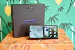 Le Razr Fold a déjà connu une baisse de prix significative — mais il faut dire que le prix pratiqué par le fabricant était très élevé au départ.