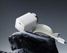Le nouveau chargeur OnePlus 100 W GaN coûte environ 28 dollars en Chine. Sur la photo : la brique et le câble inclus. (Source de l'image : OnePlus)
