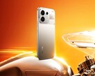 Le Realme P4s se distingue par un design accrocheur, avec un module caméra partiellement transparent.