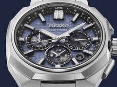 La nouvelle Astron HAB001 de Seiko associe un boîtier anguleux en titane à un cadran texturé bleu glacé et à un mouvement solaire GPS.