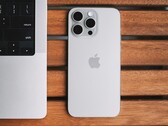L'iPhone 15 ( Apple ) et l'iPhone 15 Pro (das) ont été les smartphones les plus vendus en 2024. (Source de l'image : Lala Azizli)