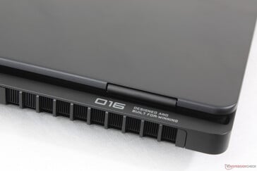 Le design de l'arrière est plus petit et moins agressif que sur le dernier Legion Pro 7i 16 G10