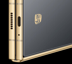 Le Galaxy Z Fold6 Slim pourrait être présenté pour la première fois sous le nom de Samsung W25, son prédécesseur étant illustré. (Source de l&#039;image : Samsung)