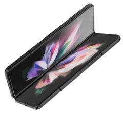 Le Samsung Galaxy Z Fold3 a démontré une durabilité bien meilleure lors d&#039;un test de chute. (Image : Samsung)