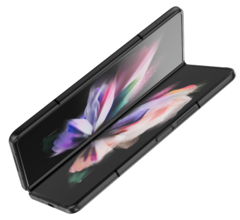 Le Samsung Galaxy Z Fold3 a démontré une durabilité bien meilleure lors d'un test de chute. (Image : Samsung)