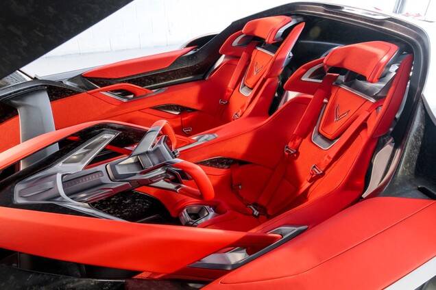 L'habitacle du CX est revêtu d'un textile balistique Rouge Inferno (Image source : GM)