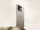 Le OnePlus 15 (photo) ne porte pas le logo Hasselblad comme son prédécesseur, le OnePlus 13 (source : OnePlus)