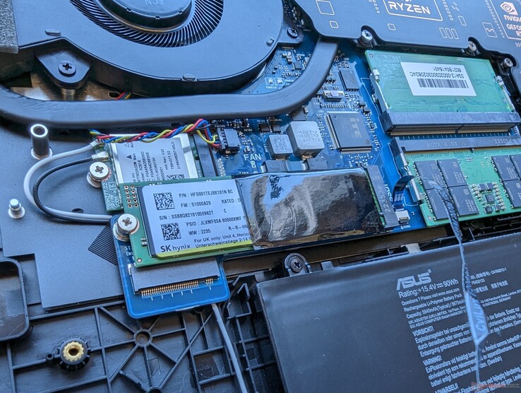 Jusqu'à deux disques PCIe4 x4 M.2 2280 NVMe sont pris en charge