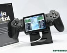 Le portail Yoniq dispose d'un écran incliné et de commandes similaires à celles de la DualShock 2.