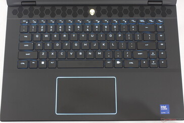 La disposition des touches de l'Alienware est familière, mais avec un nouveau pavé tactile