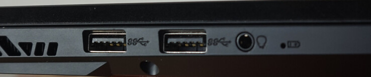 Ports à gauche : 2x USB-A (10 Gbit/s), casque d'écoute