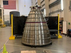 Photo d'un moteur-fusée RS-25 (Source de l'image : Aerojet Rocketdyne ; recadré)