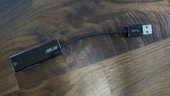 Un adaptateur Ethernet vers USB 3.0 est inclus.