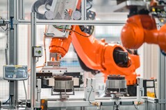Dans le moteur électrique Bosch, la combinaison d'un rendement élevé, d'un refroidissement innovant, d'une technologie de bobinage optimisée et d'une architecture de plate-forme évolutive se traduit par une conception particulièrement compacte.
