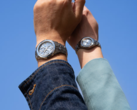 La montre Casio OCWS7000E-2A (à gauche) arrive aux États-Unis ; on ne sait pas encore si la montre OCW-S40-2A (à droite) sera également lancée dans ce pays. (Source de l'image : Casio)