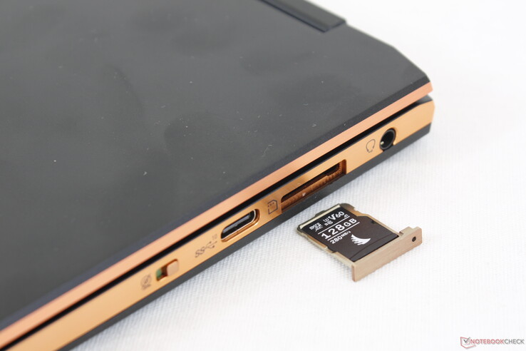 Le tiroir MicroSD a l'air d'appartenir à un smartphone et non à un ordinateur portable