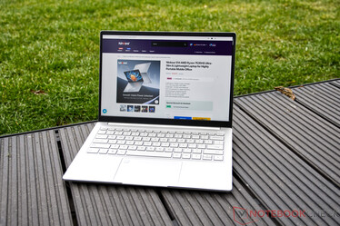 Ninkear S14 en extérieur (ciel nuageux)