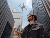 L'Antigravity A1 avec les lunettes FPV et la télécommande Insta360. (Source de l'image : Antigravity)