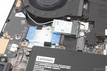 Emplacement M.2 2280 PCIe4 x4 vide pour extension