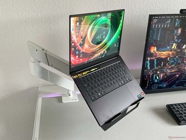 Le poids maximal de l'ordinateur portable est de 6 kg, ce qui vous permet d'utiliser des appareils plus volumineux.
