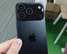 L'unité factice de l'iPhone 17 Pro présente quelques modifications de conception par rapport au modèle actuel de Apple. (Source de l'image : Majin Bu)