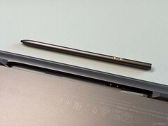 ...où il est également chargé.