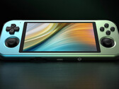 Le Retroid Pocket 3 Plus Metal Edition pèse 285 g, soit 50 g de plus que l'édition standard. (Source de l'image : Retroid)