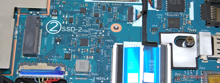 Un emplacement est également prévu pour un deuxième disque SSD.